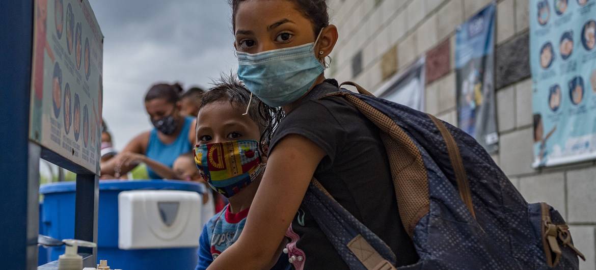 Independent UN rights expert calls for unilateral sanctions to be dropped against Venezuela